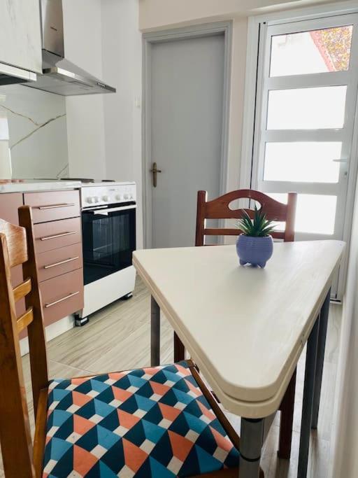 Modern 2Br Near Centre -5Min Wlk Leilighet Pátra Eksteriør bilde